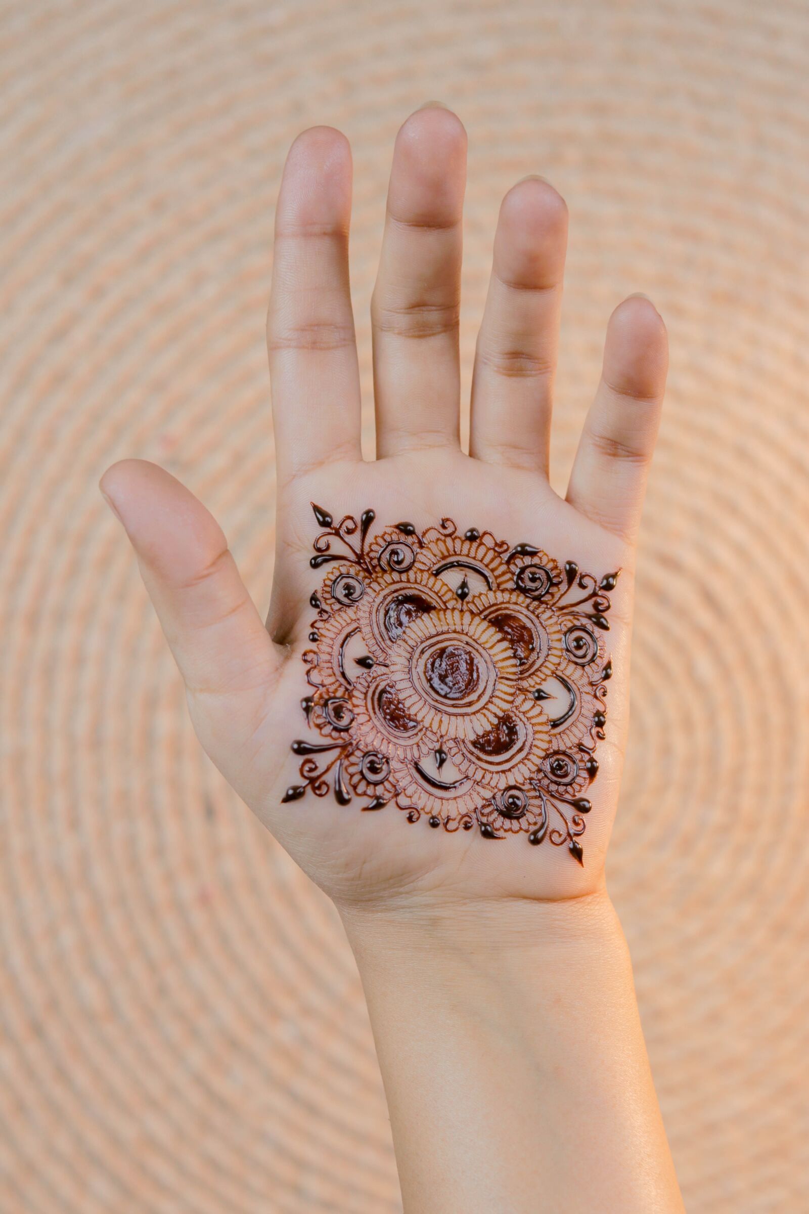 Canon EOS 80D + Canon EF 50mm F1.8 STM sample photo. Henna, hands, mehendi photography
