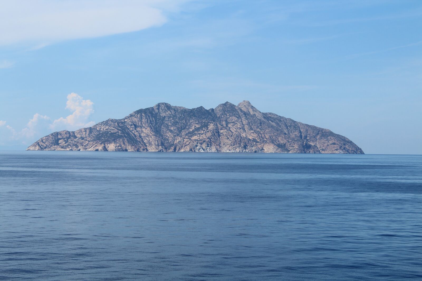 Canon EOS 1300D (EOS Rebel T6 / EOS Kiss X80) sample photo. Island, sea, summer photography