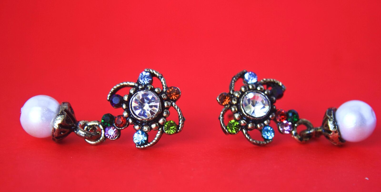 Canon EOS 1000D (EOS Digital Rebel XS / EOS Kiss F) sample photo. Earrings, jewelry, necklace, decoration photography