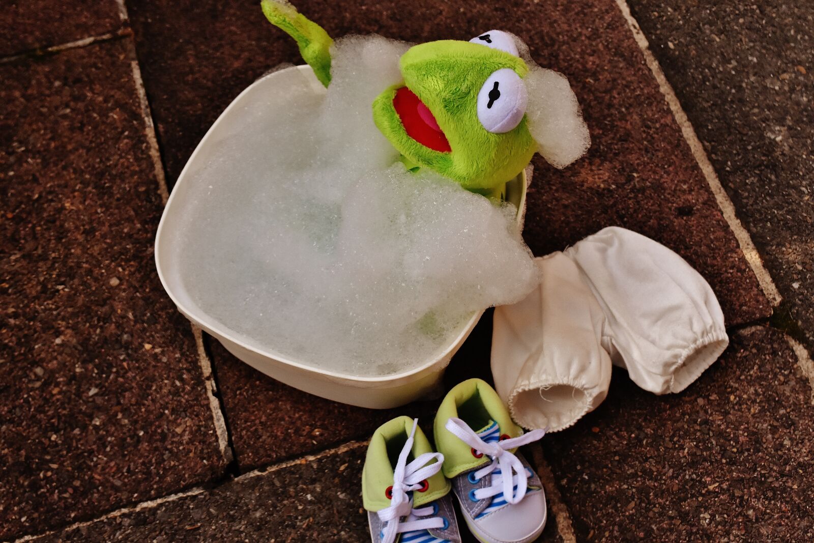 Nikon D7200 sample photo. Kermit, bath, bath foam photography