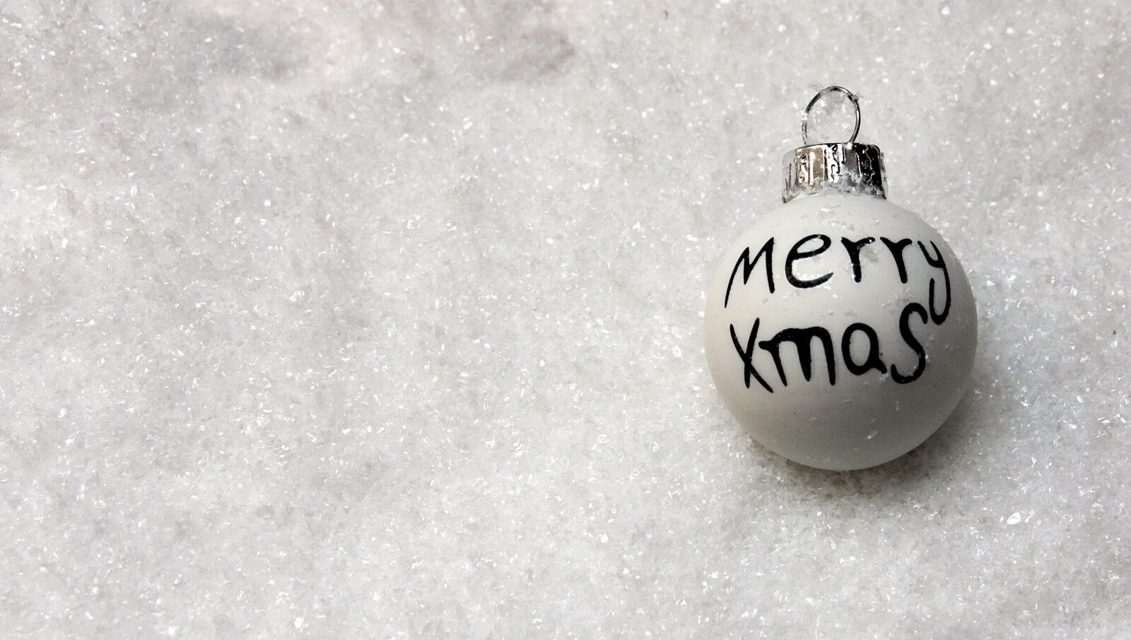 Canon EOS 550D (EOS Rebel T2i / EOS Kiss X4) sample photo. Christmas bauble, christmas ornament photography
