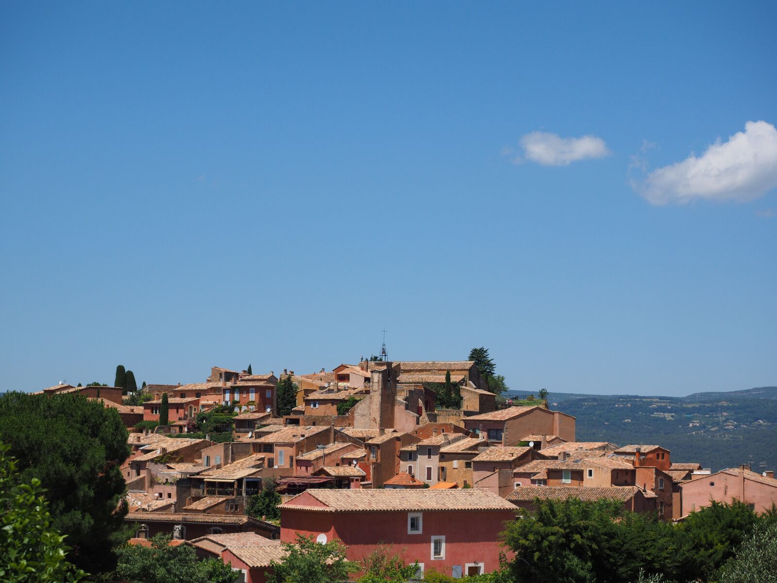 Olympus OM-D E-M1 + Olympus M.Zuiko Digital ED 12-40mm F2.8 Pro sample photo. Roussillon, community, village photography