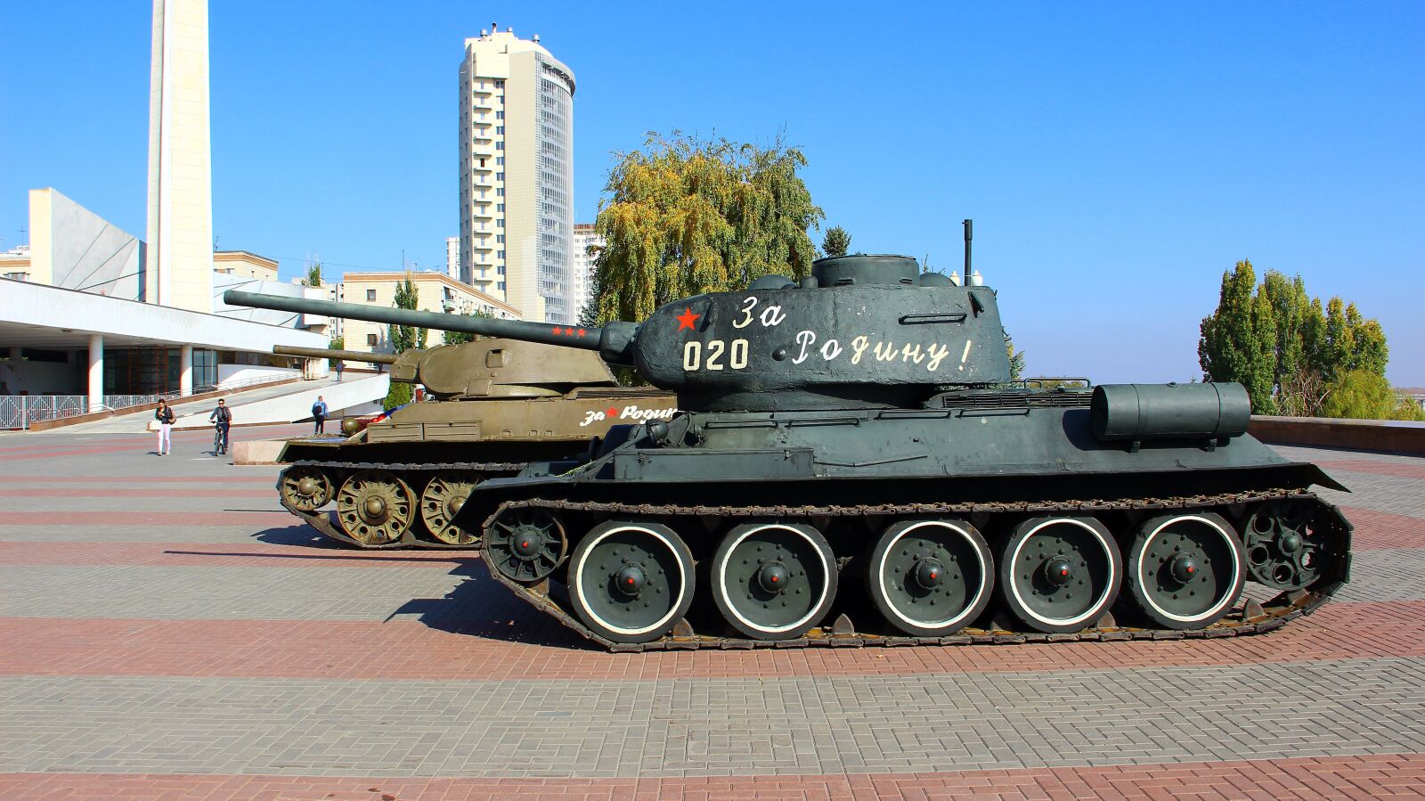 Canon EOS 600D (Rebel EOS T3i / EOS Kiss X5) sample photo. Tank, volgograd, museum photography