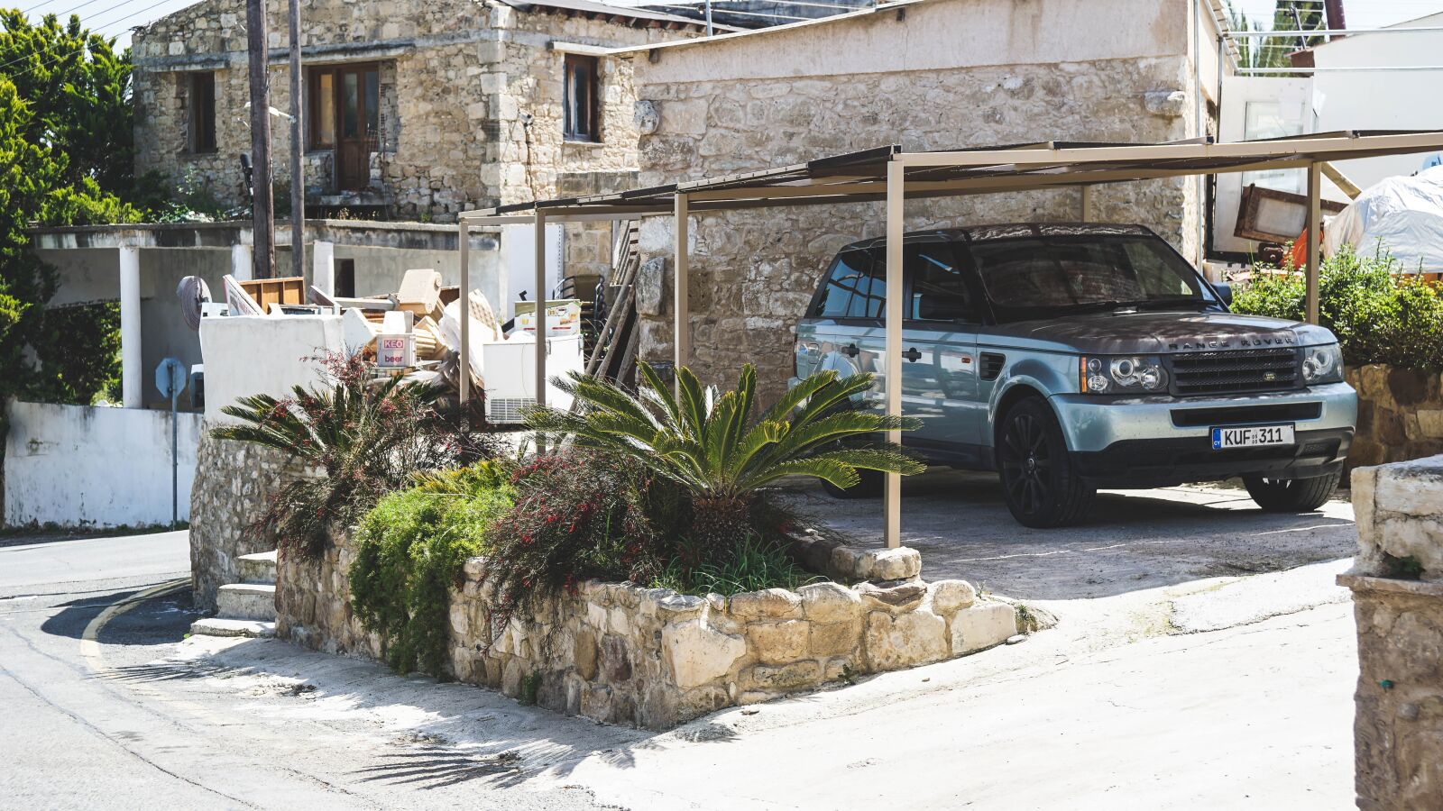 Sony a6000 + Sony Vario-Tessar T* E 16-70mm F4 ZA OSS sample photo. Cyprus, machine, house photography