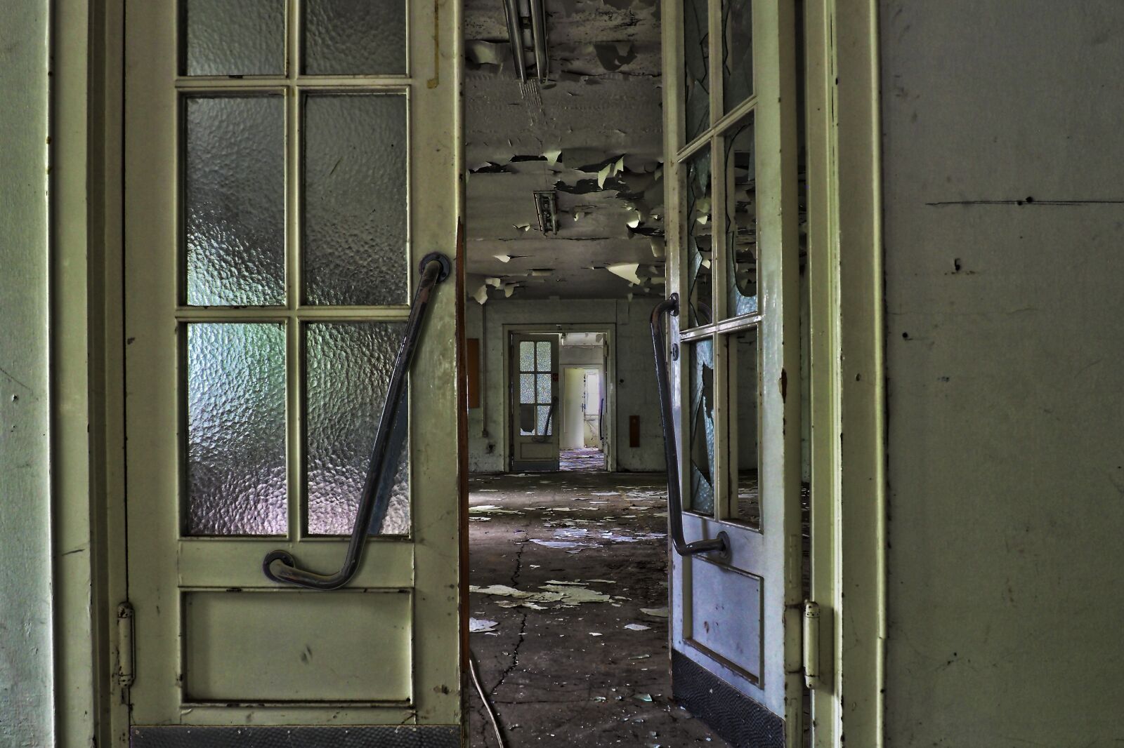 Olympus OM-D E-M10 sample photo. Door, house, architecture photography