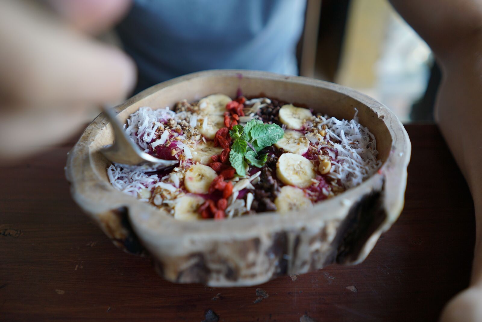Sony FE 28mm F2 sample photo. Vegan, vegetarian, restaurant photography