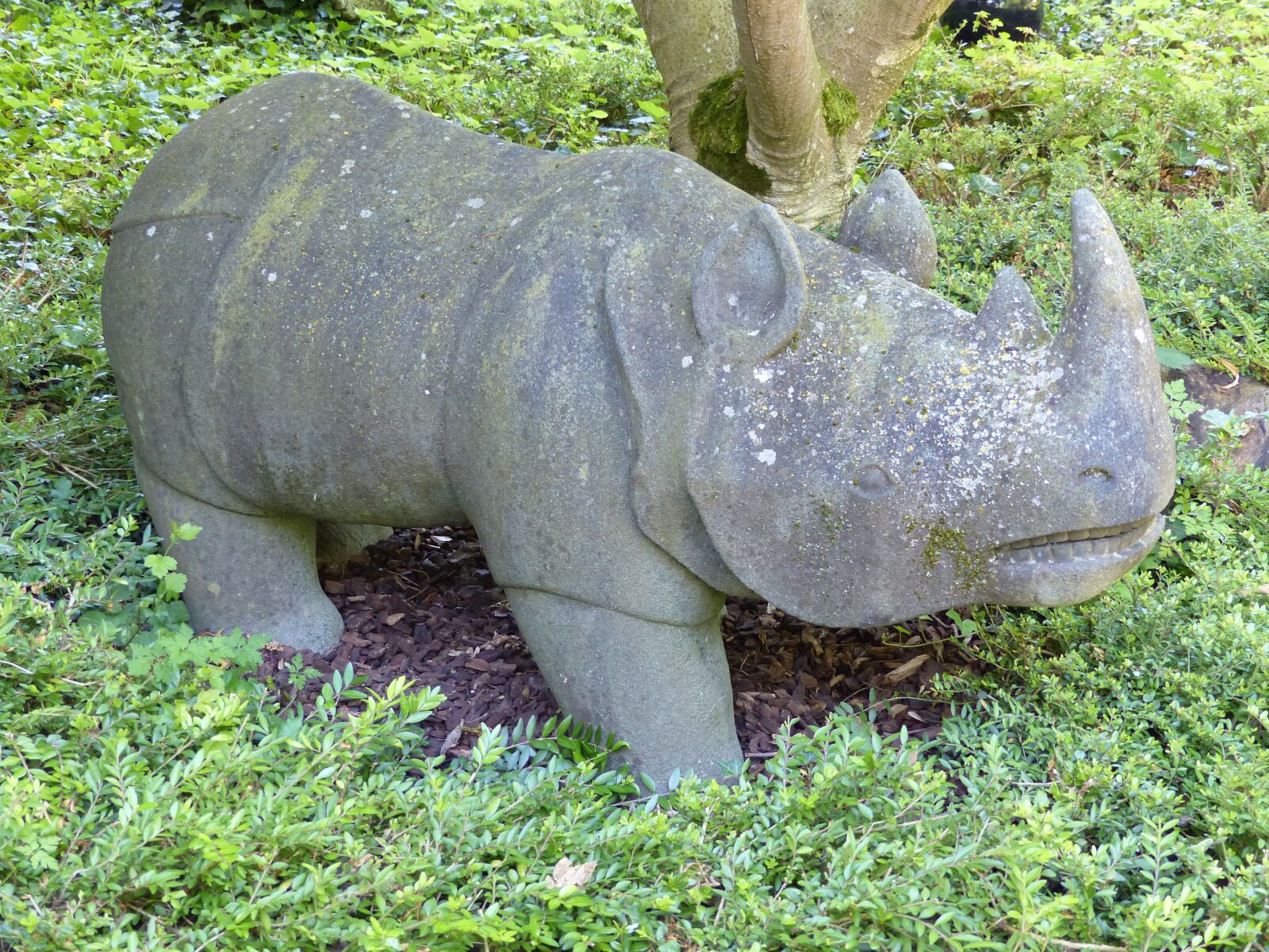 Panasonic Lumix DMC-FZ200 sample photo. Sculpture, stone, rhino photography