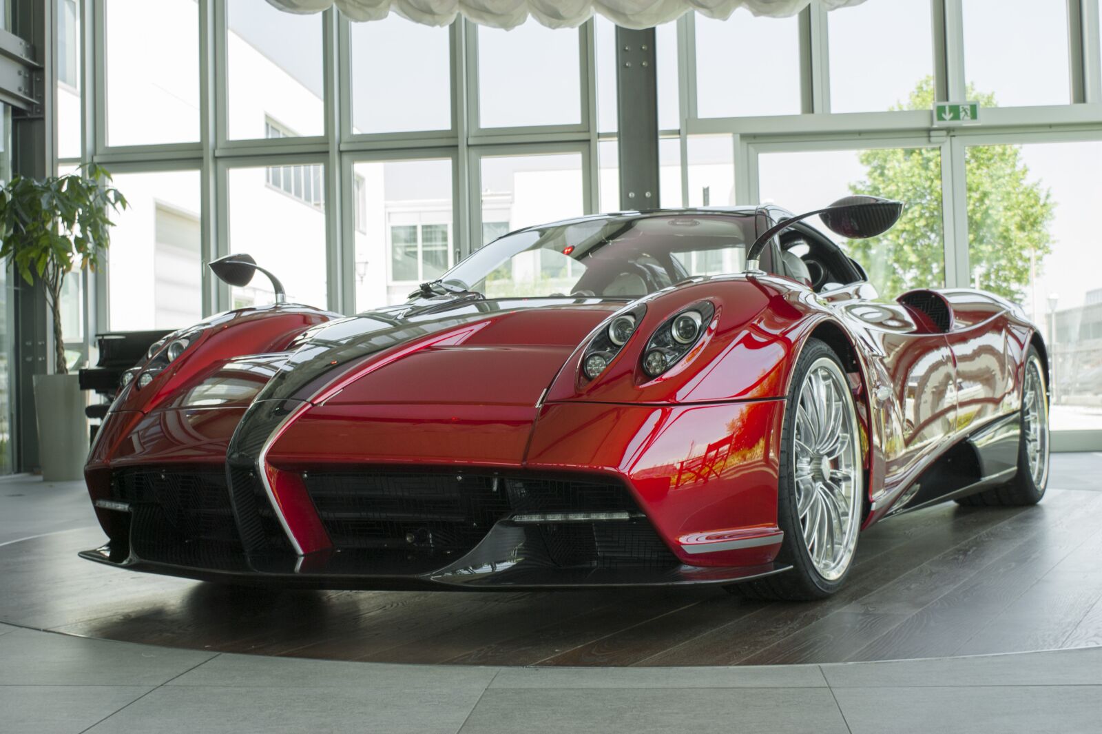 Sony Alpha DSLR-A350 + Sony DT 18-70mm F3.5-5.6 sample photo. Pagani, huayra, auto photography