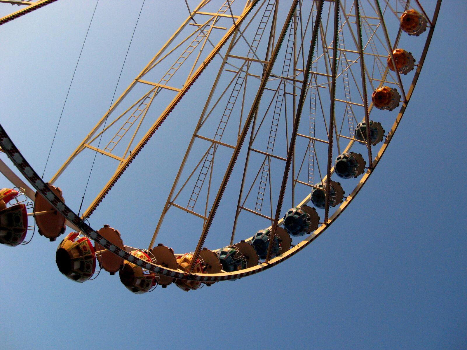 Canon POWERSHOT A570 IS sample photo. Ferris wheel, funfair, fun photography