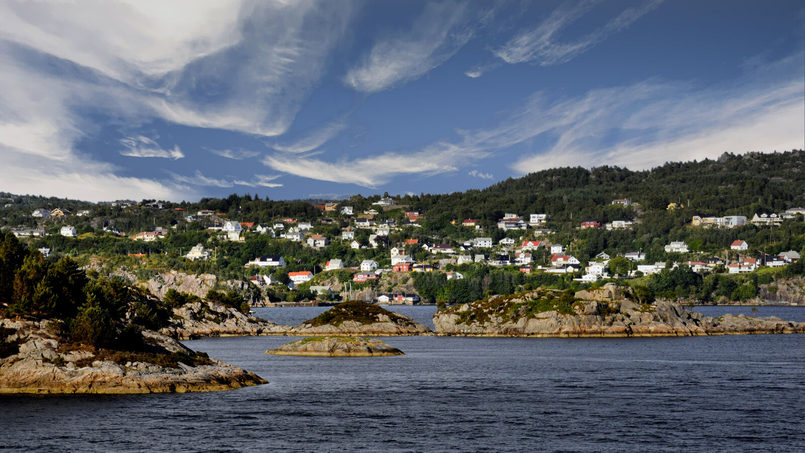 Nikon D90 sample photo. Coastal, living, residences, town photography