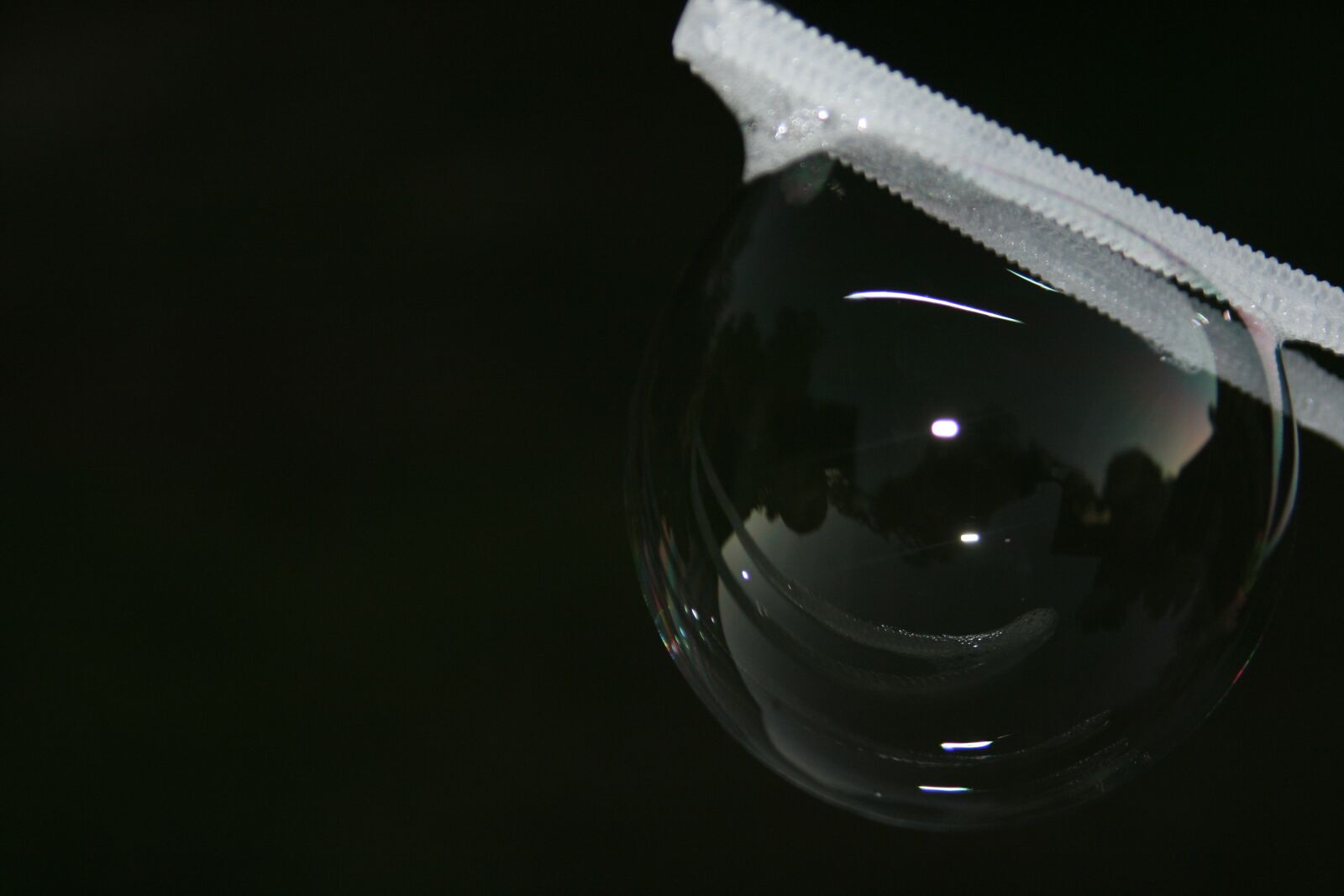 Canon EOS 400D (EOS Digital Rebel XTi / EOS Kiss Digital X) sample photo. Bubble, bubble stick, caught photography