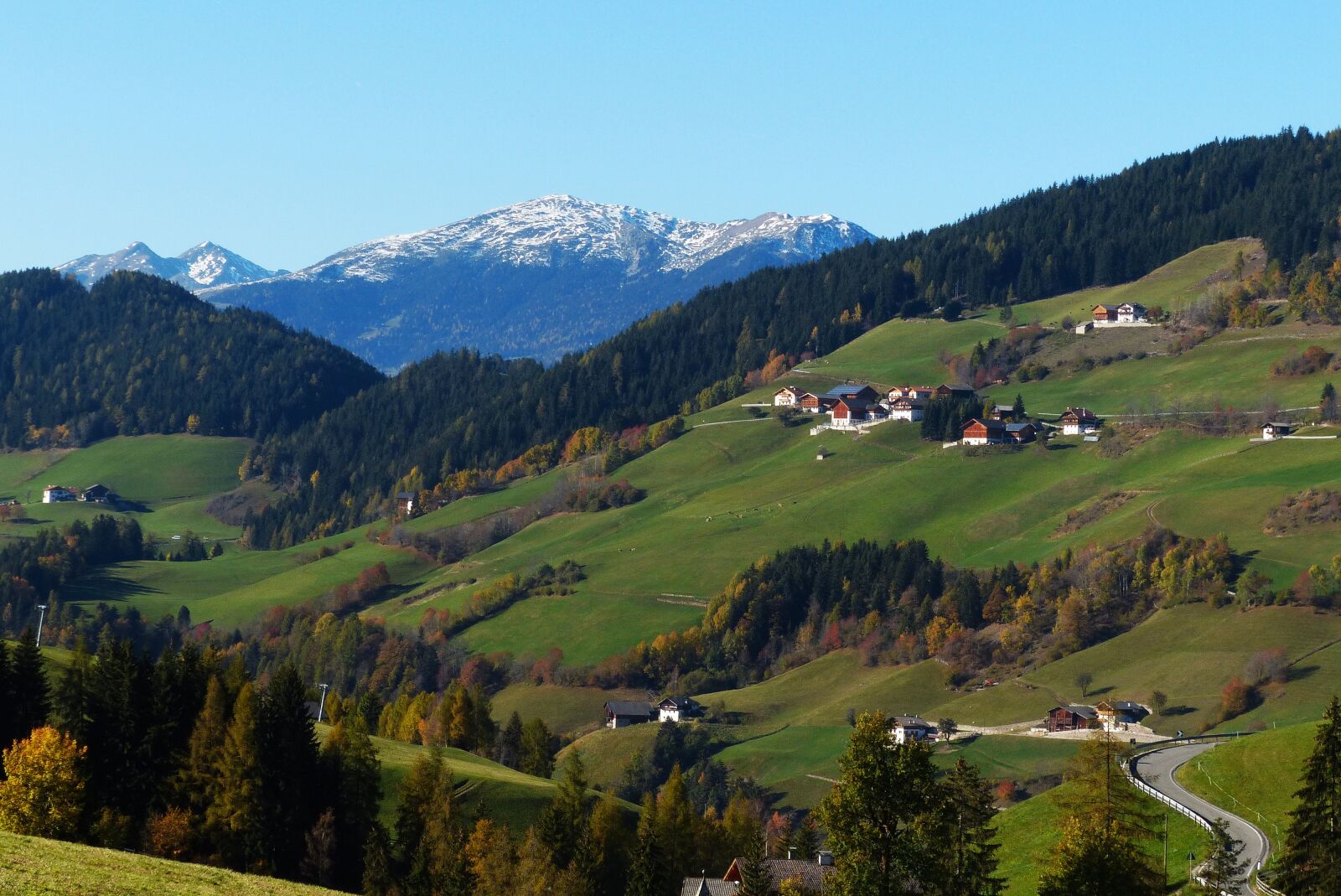 Panasonic Lumix DMC-FZ200 sample photo. Villn sstal, south tyrol photography