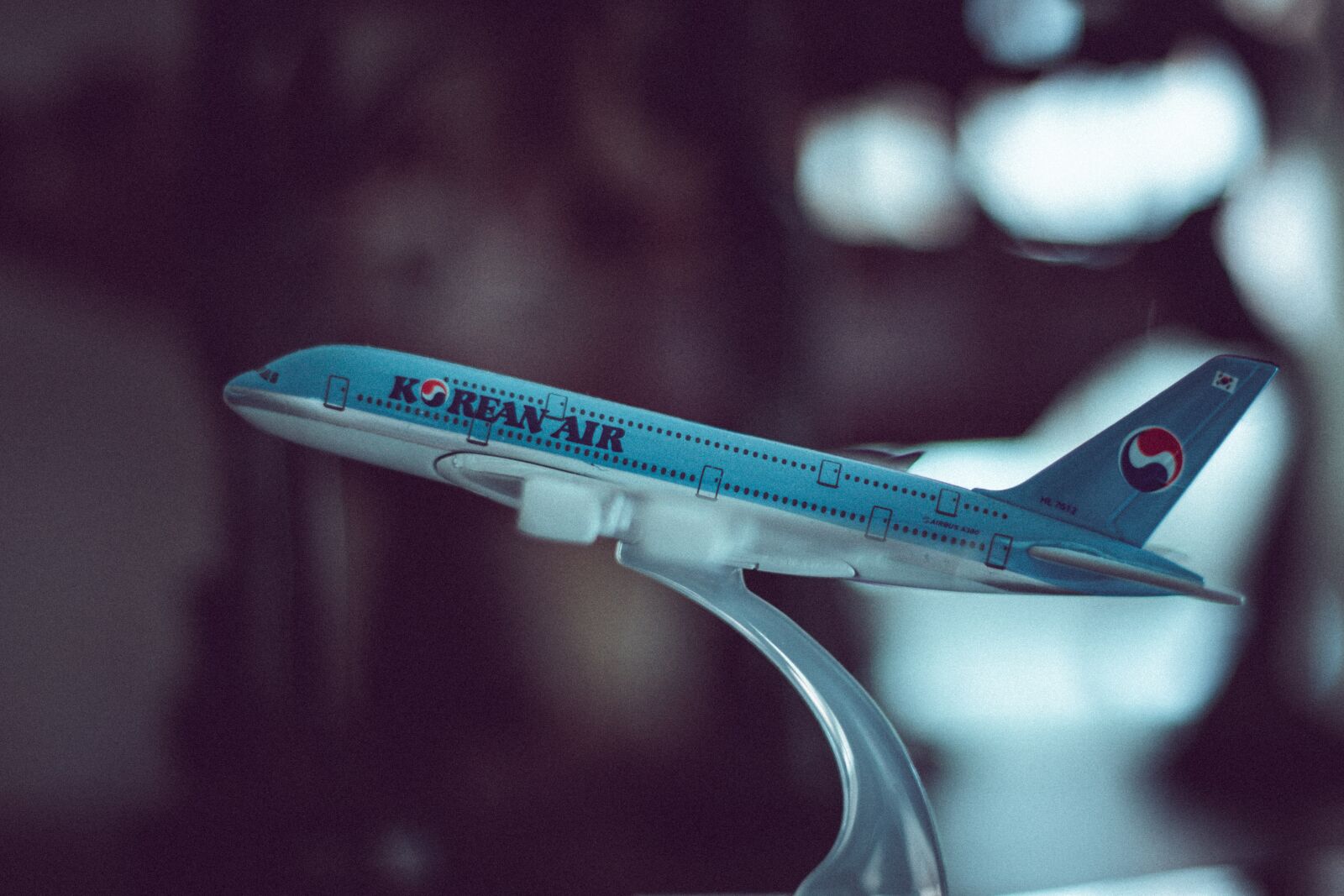 Canon EOS 700D (EOS Rebel T5i / EOS Kiss X7i) + Canon EF 50mm F1.8 STM sample photo. Model, airplane, flight pattern photography
