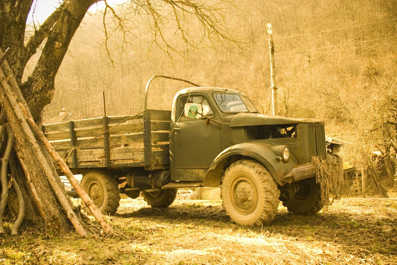 Canon EOS 300D (EOS Digital Rebel / EOS Kiss Digital) sample photo. Truck, village, old photography