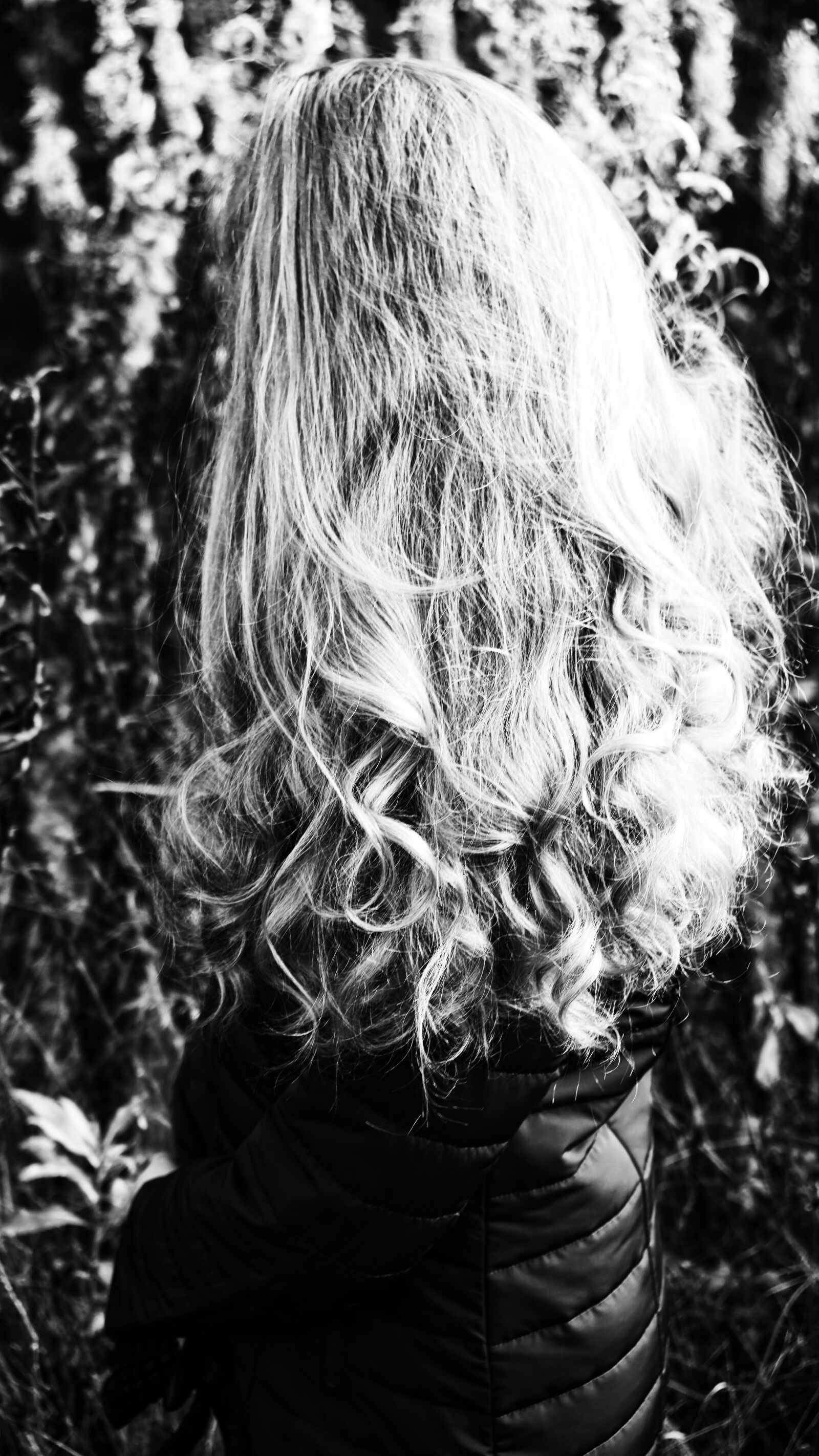 Sony a6000 + Sony Vario-Tessar T* E 16-70mm F4 ZA OSS sample photo. Blonde, hair, people photography