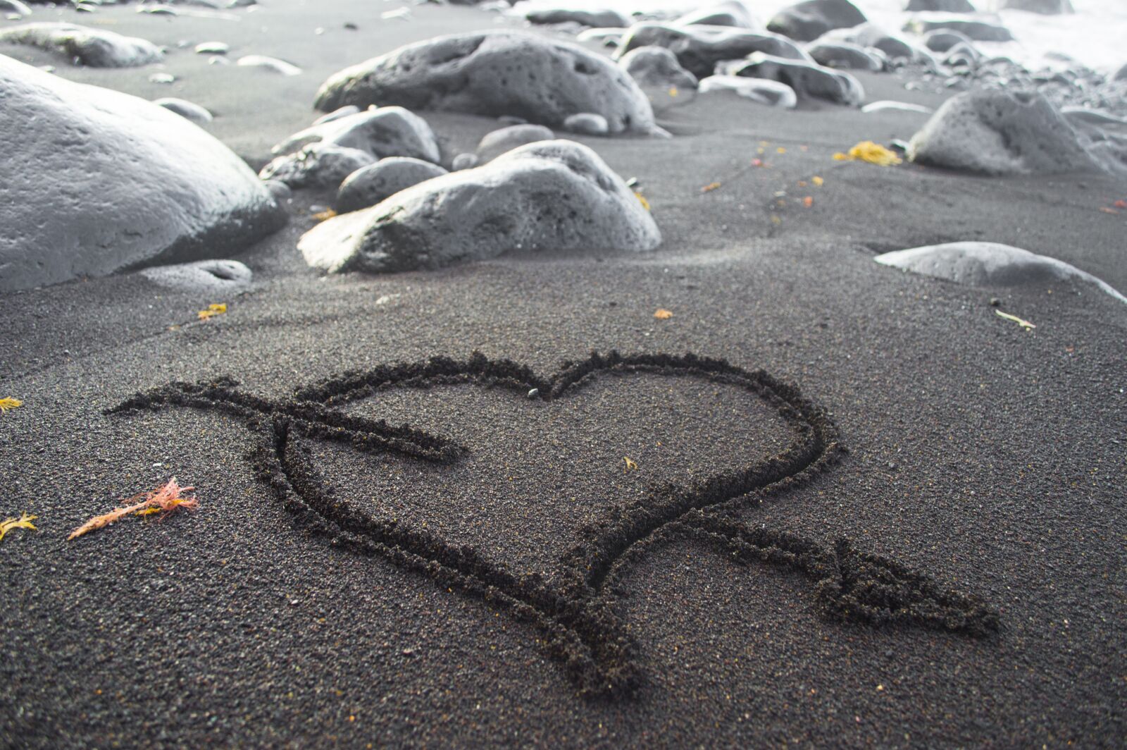 Nikon D3200 sample photo. Heart, sand, heart in photography