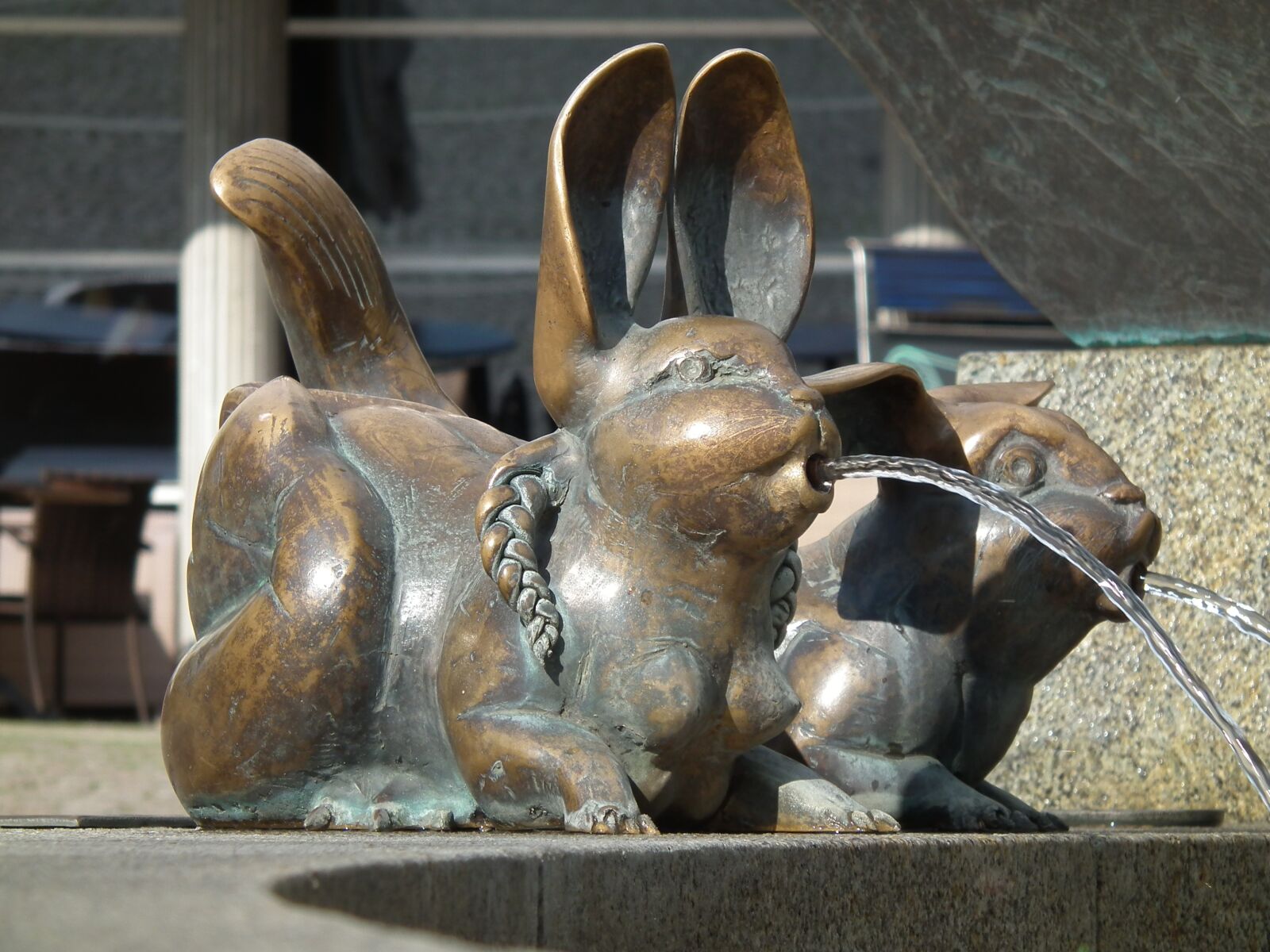 FujiFilm FinePix HS10 (FinePix HS11) sample photo. Figure, metal, water photography