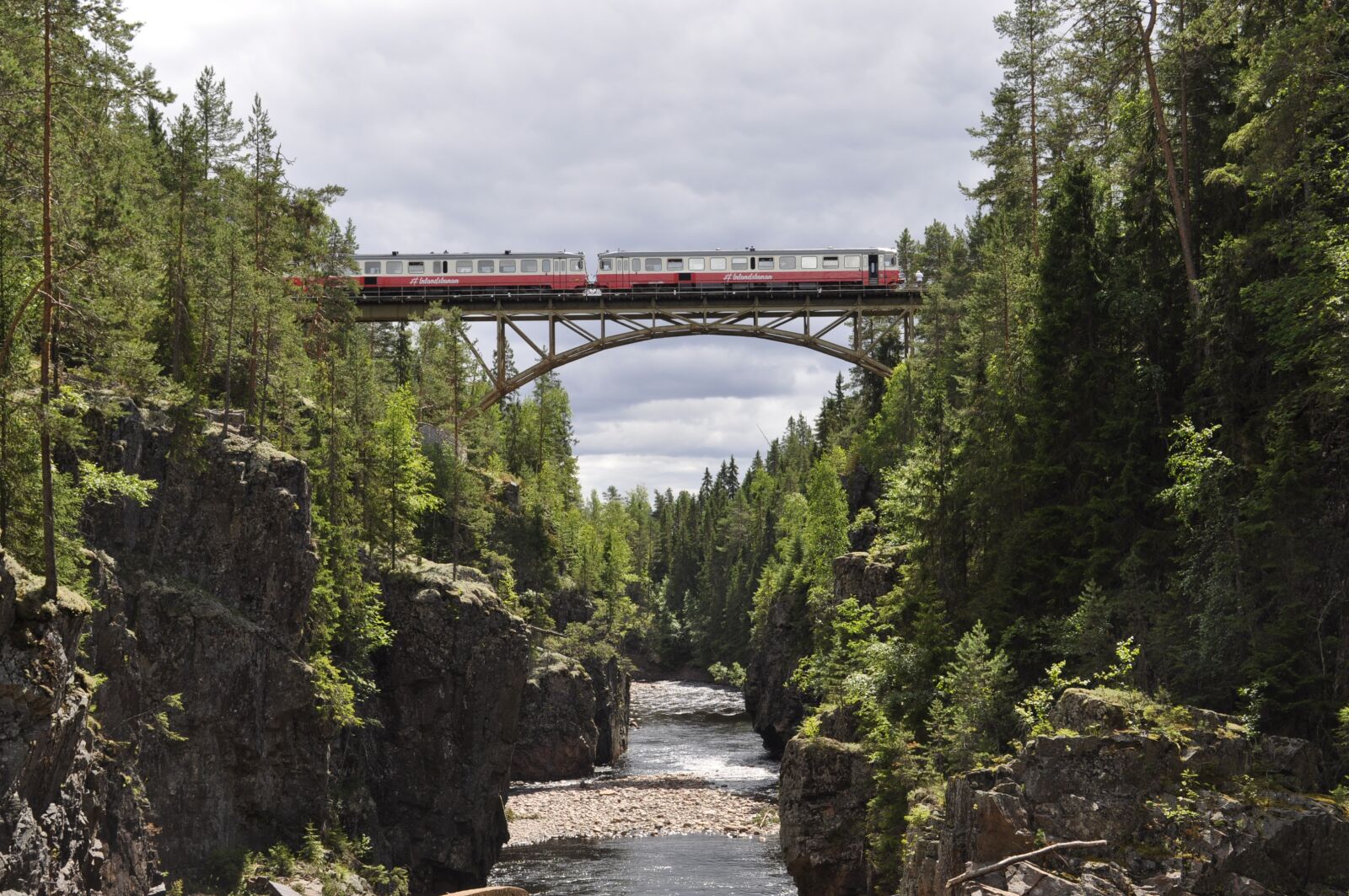 Nikon D5000 sample photo. Train, abyss, klettersteiggurt photography