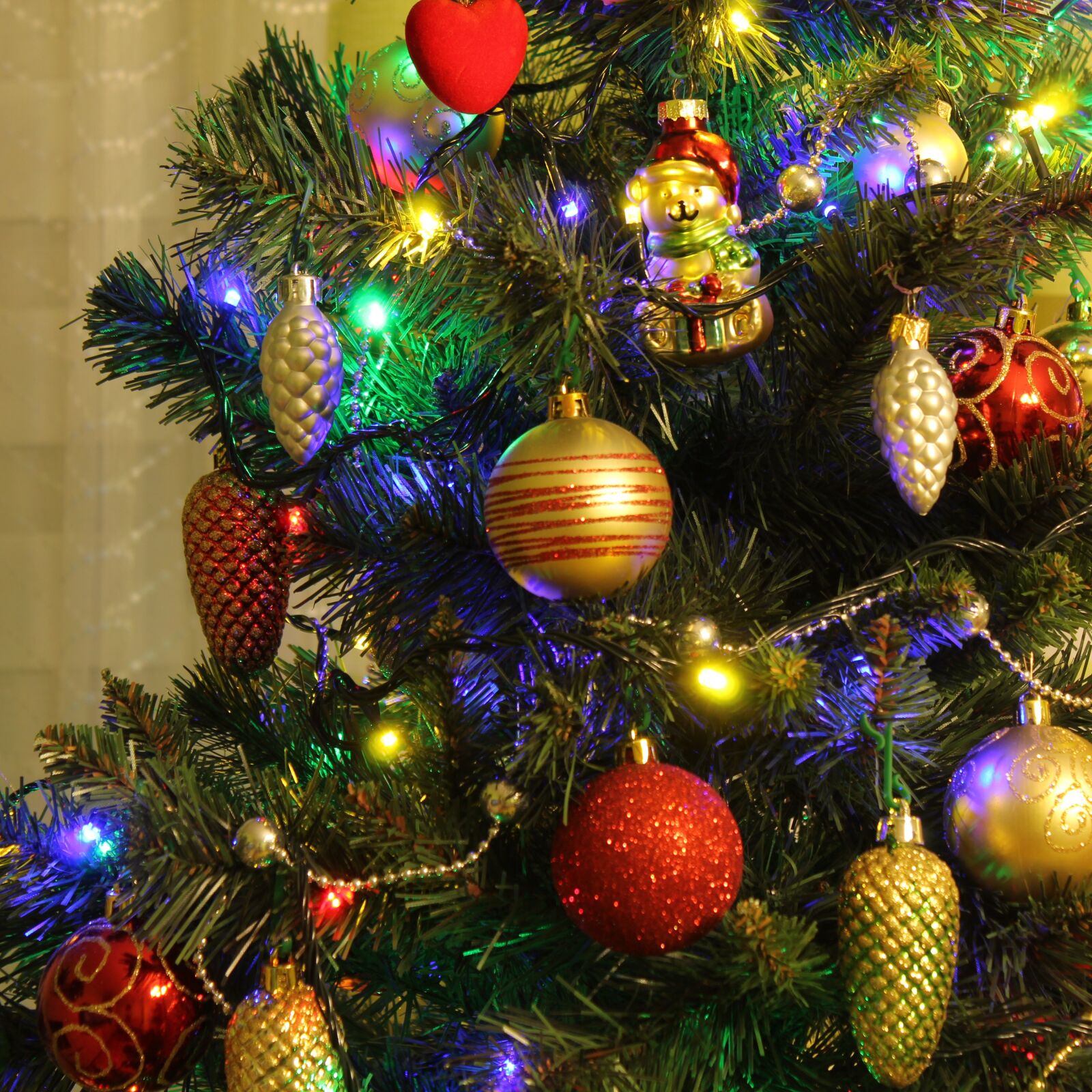 Canon EOS 4000D (EOS Rebel T100 / EOS 3000D) sample photo. Christmas tree, ornaments, the photography