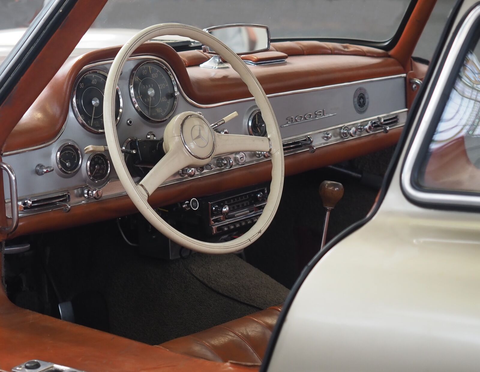 Olympus OM-D E-M1 Mark II + Olympus M.Zuiko Digital ED 12-40mm F2.8 Pro sample photo. Transport, automobile, veteran photography