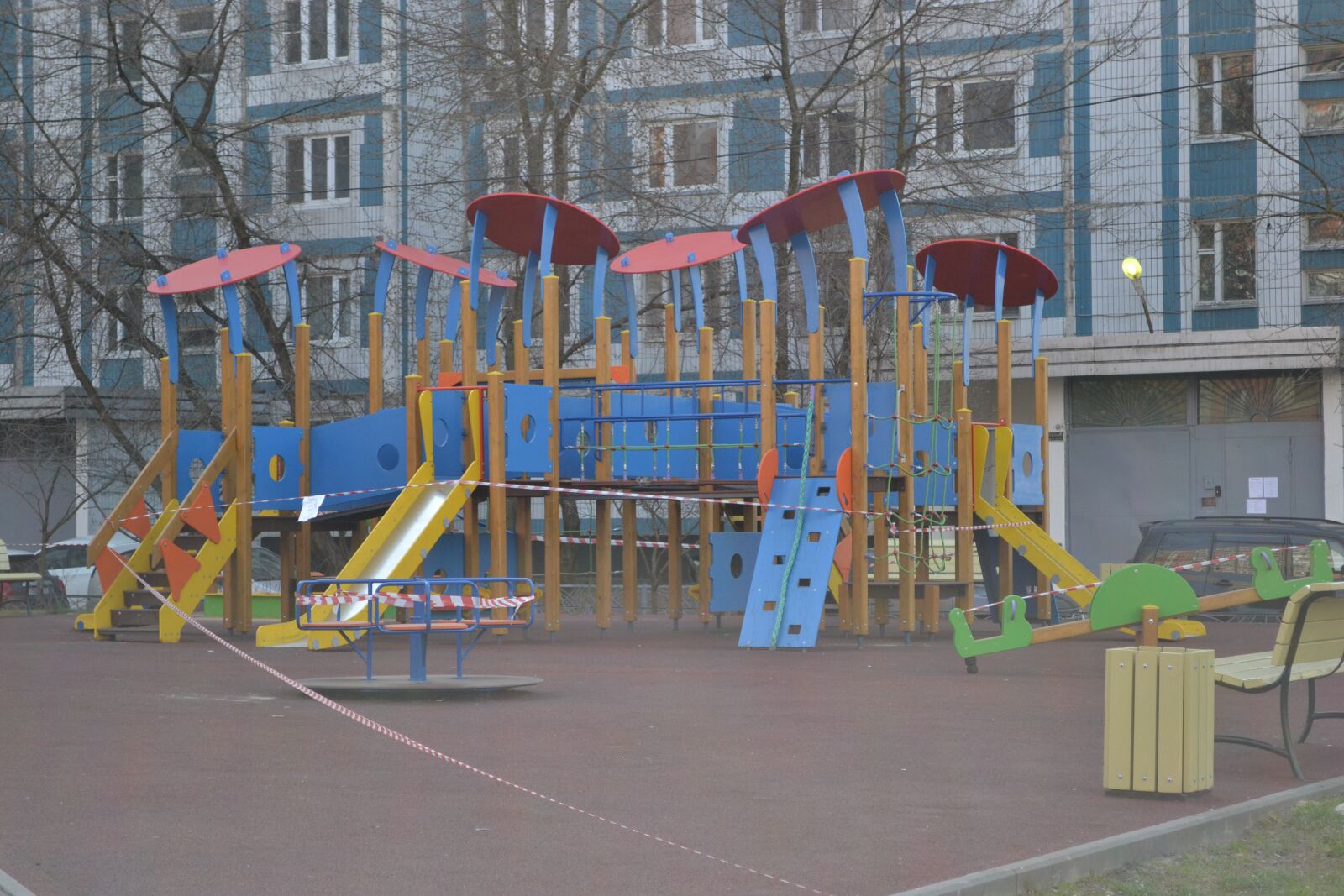 Nikon D3100 sample photo. Playground, insulation, closed photography