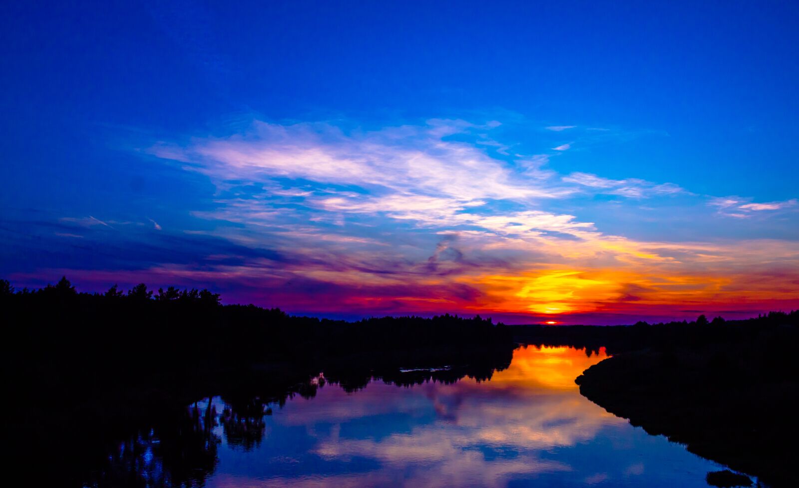 Canon EOS 1300D (EOS Rebel T6 / EOS Kiss X80) sample photo. Sunset, sky, river photography