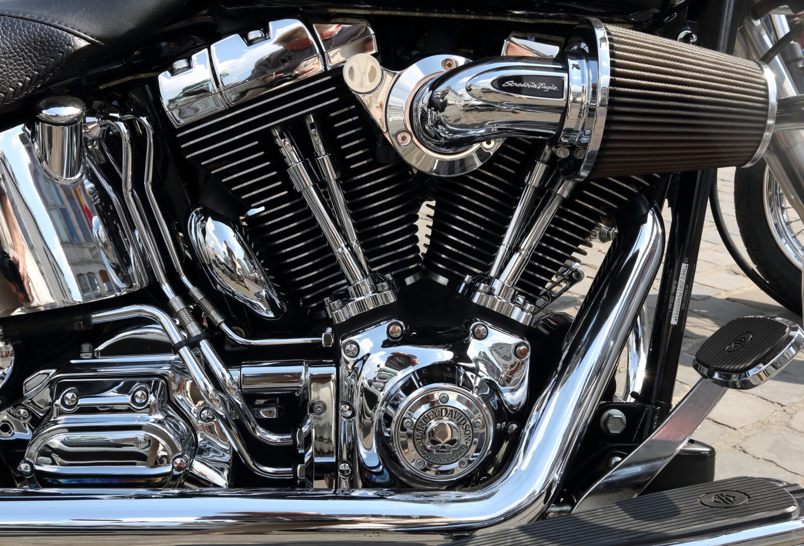 Canon EF-S 24mm F2.8 STM sample photo. Motorcycle, harley, davidson photography
