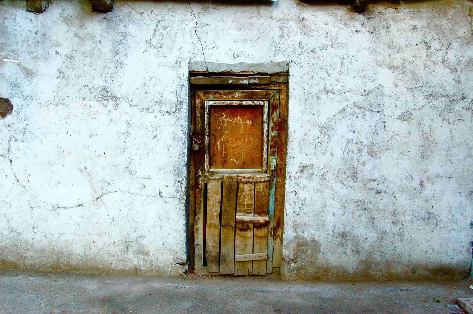 Nikon D50 sample photo. Door, old, rustic photography
