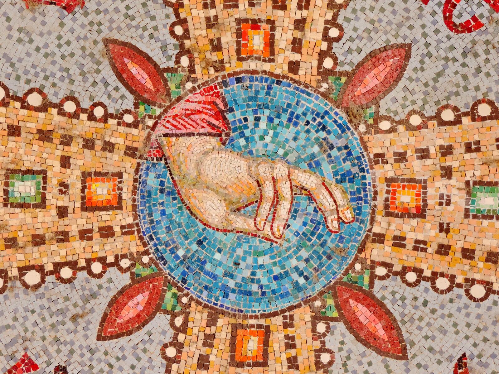 Nikon Coolpix P520 sample photo. Hand, mosaic, art, pattern photography