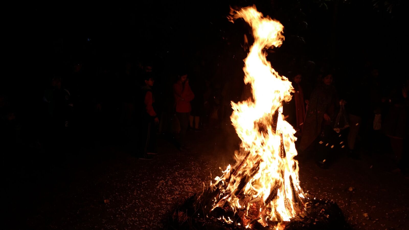 Samsung Galaxy Note4 sample photo. Bonfire, burn, dark, fire photography