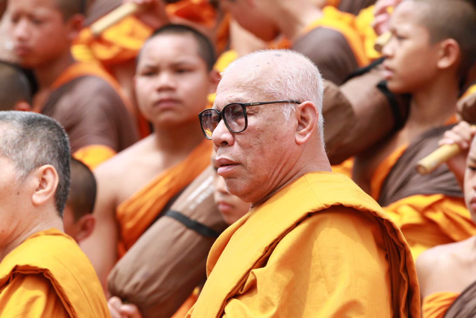 Canon EOS 7D sample photo. Buddhists, monks, sitting photography