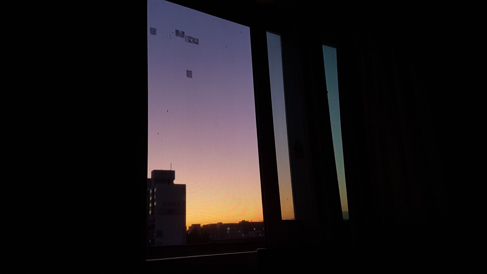 Samsung Galaxy S7 sample photo. Sunset, room, window photography