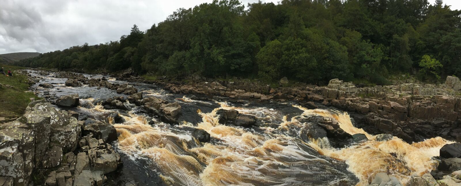 iPhone 6s back camera 4.15mm f/2.2 sample photo. Rocks, river, tees photography