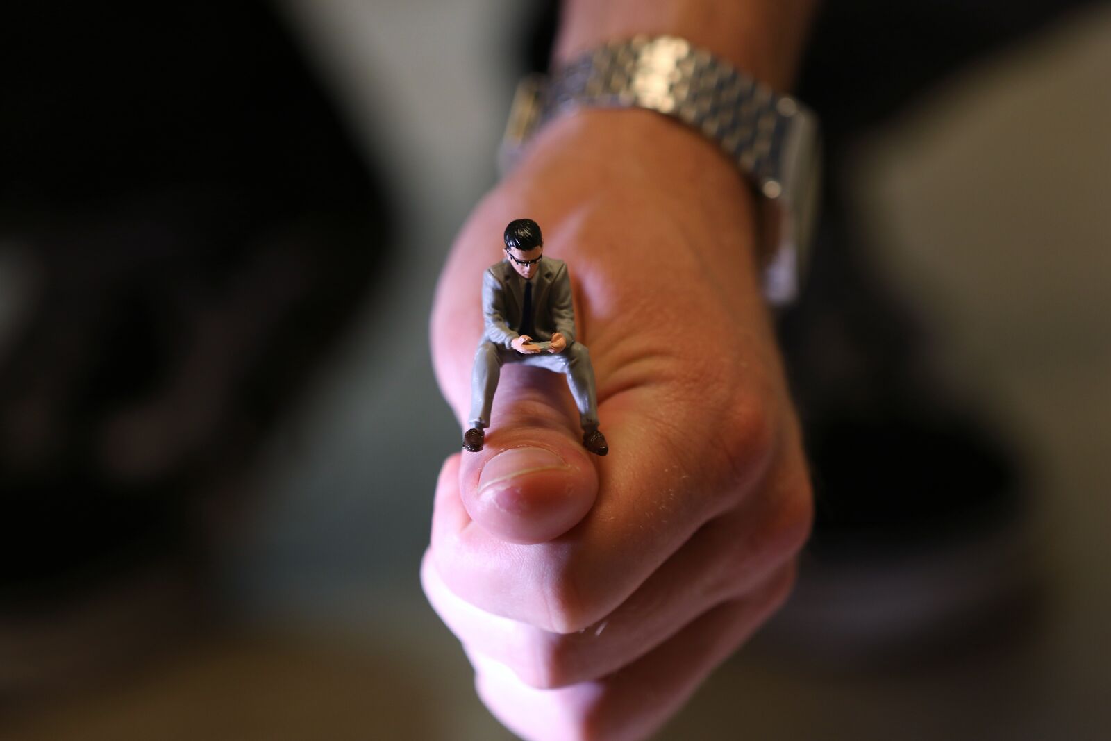 Canon EOS 7D Mark II sample photo. Figure, miniature, hands photography
