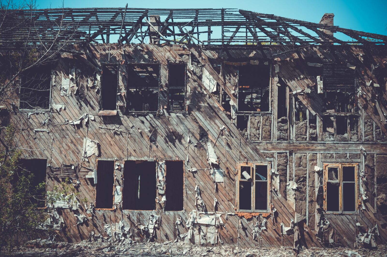 Nikon D3200 sample photo. An abandoned, building, house photography