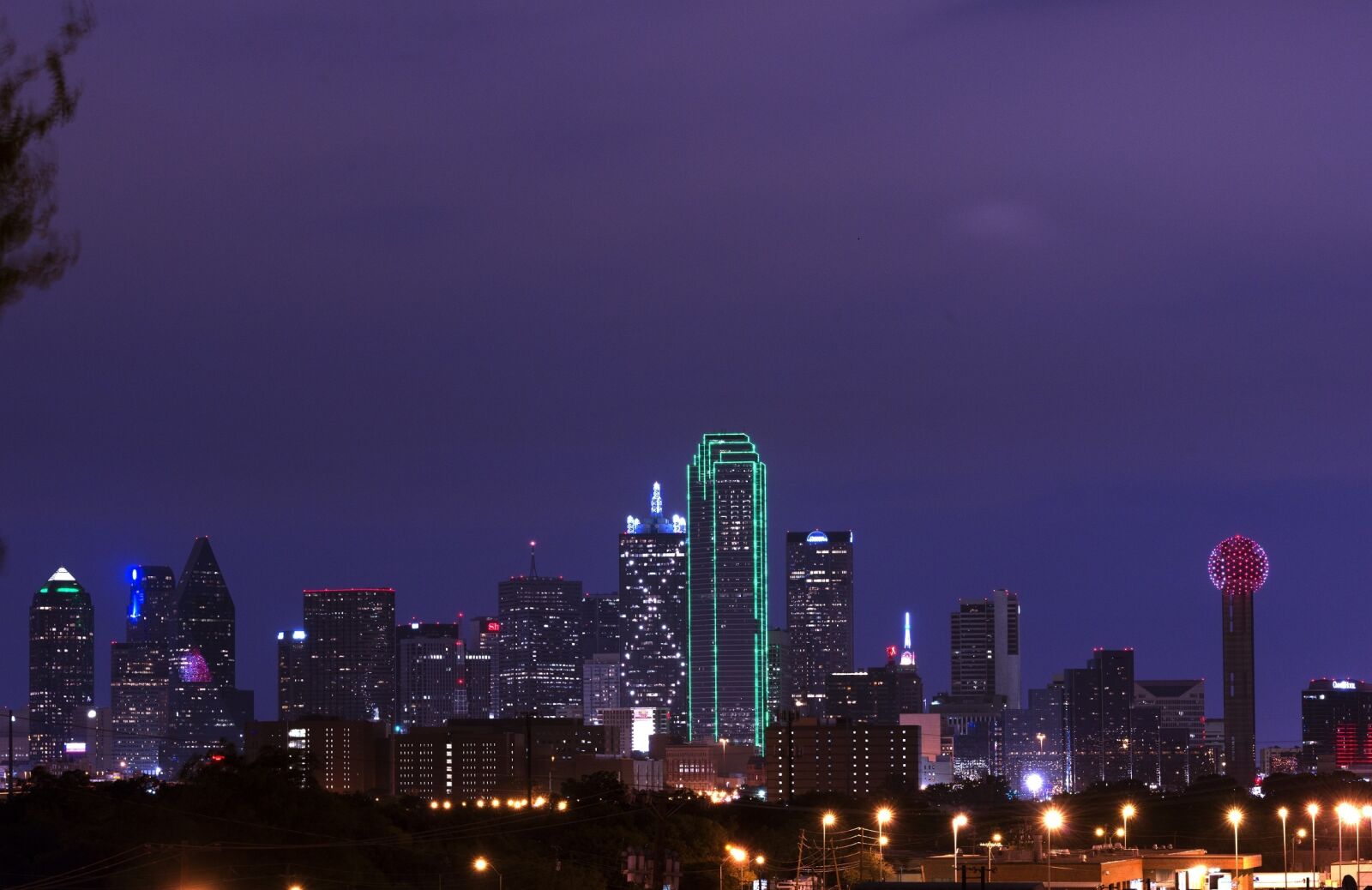 Nikon D800 sample photo. Skyline, dallas, dusk photography