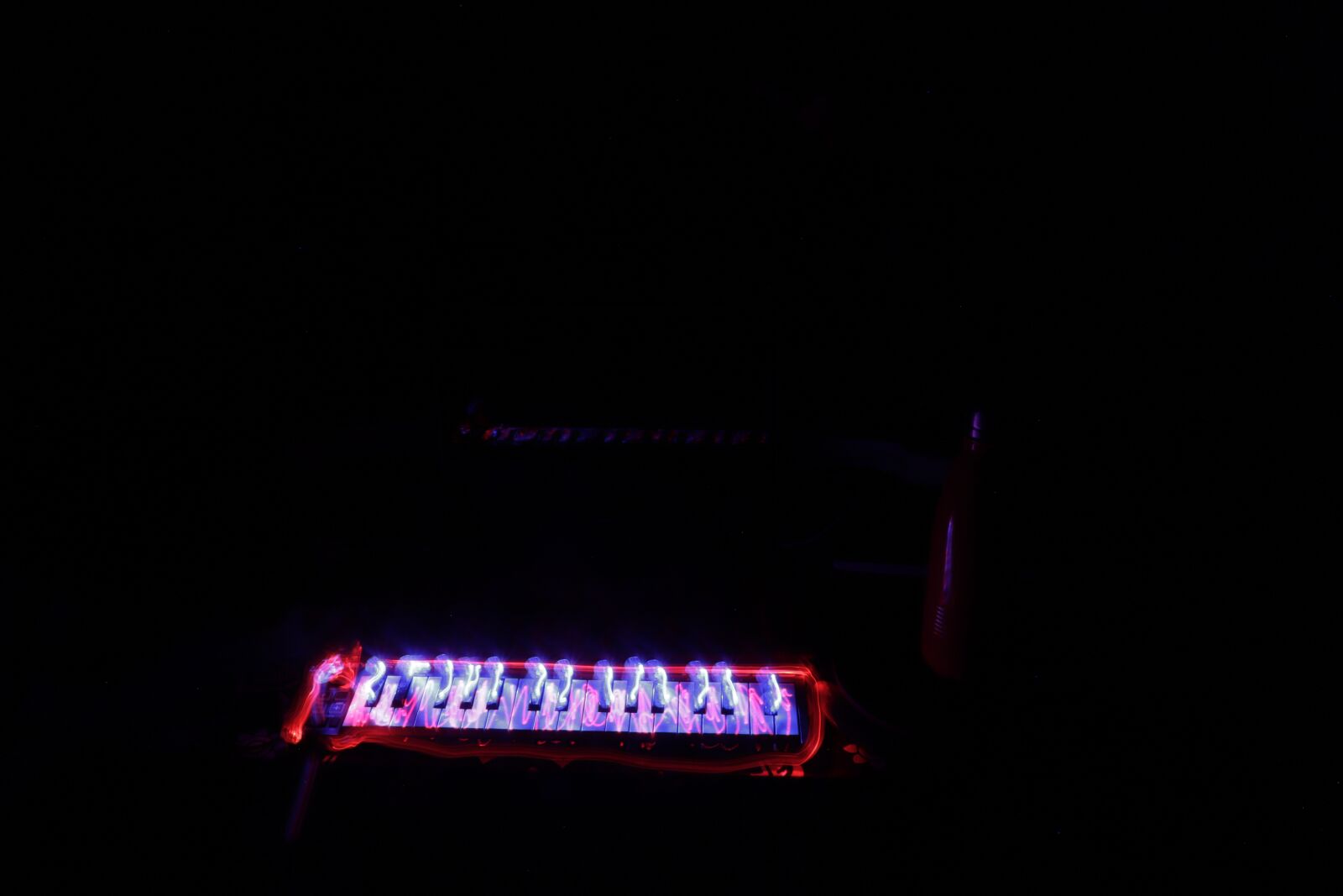 Canon EF-S 18-135mm F3.5-5.6 IS USM sample photo. Keyboard, light painting, cool photography