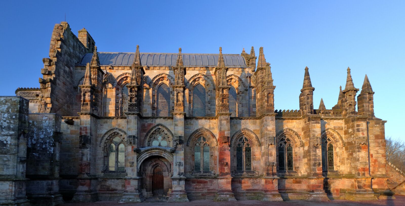Canon EOS 80D + Canon EF-S 10-18mm F4.5–5.6 IS STM sample photo. Rosslyn chapel, scotland, medieval photography