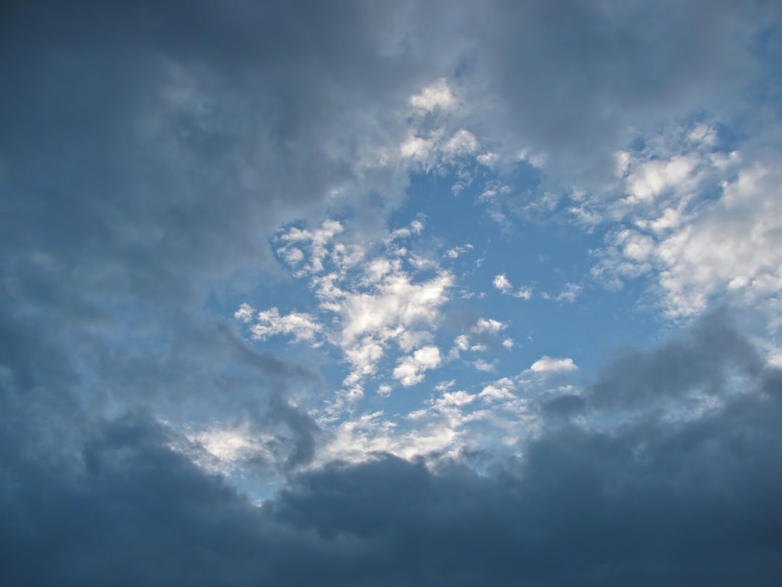 Canon PowerShot SX110 IS sample photo. Colors, sky, clouds photography