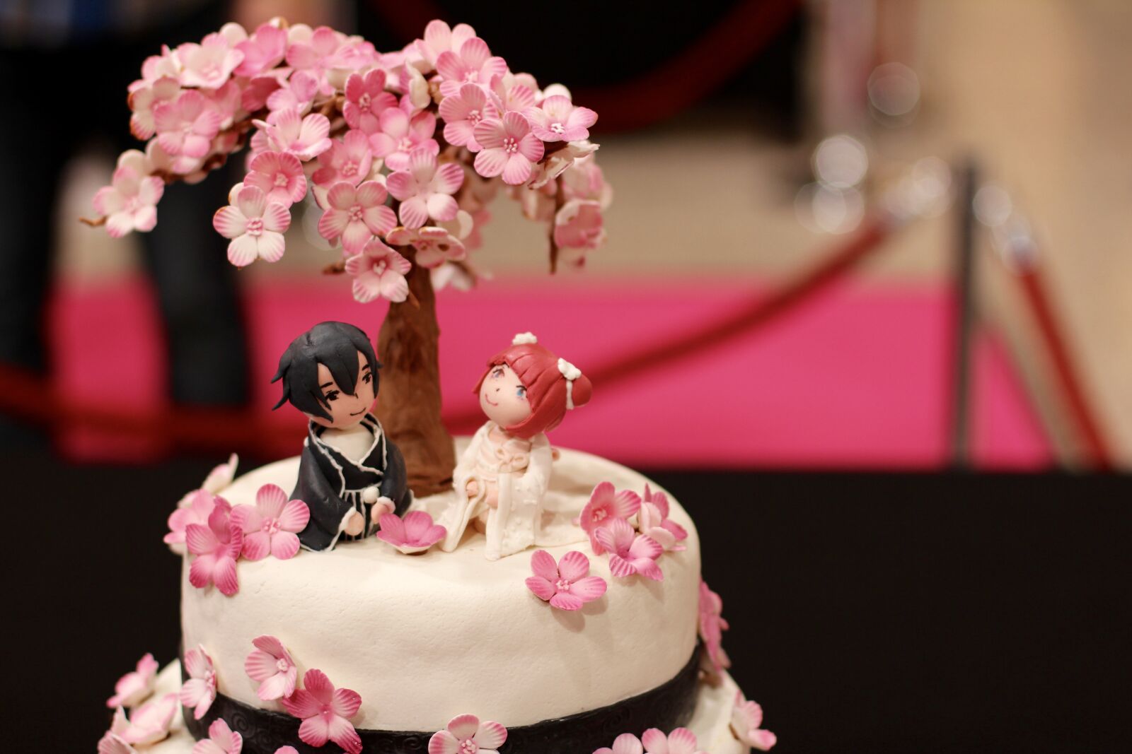 Canon EOS 600D (Rebel EOS T3i / EOS Kiss X5) + Canon EF 50mm F1.4 USM sample photo. Cake, cherry blossoms, hanami photography