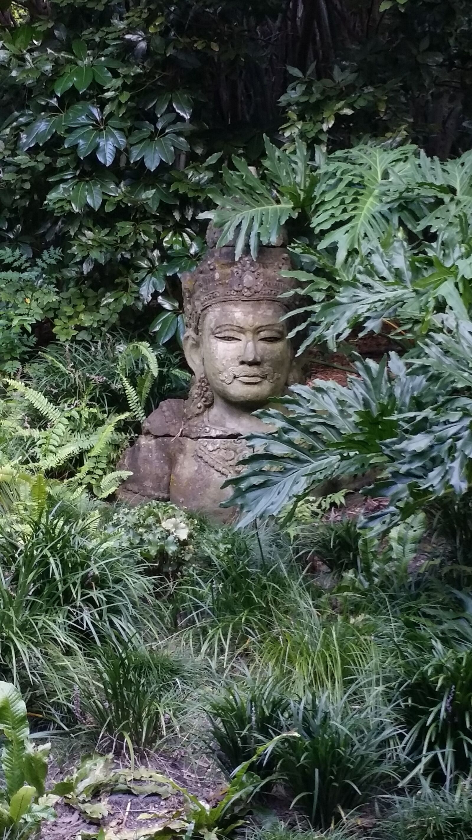 Samsung Galaxy S4 sample photo. Statue, stone, pray photography