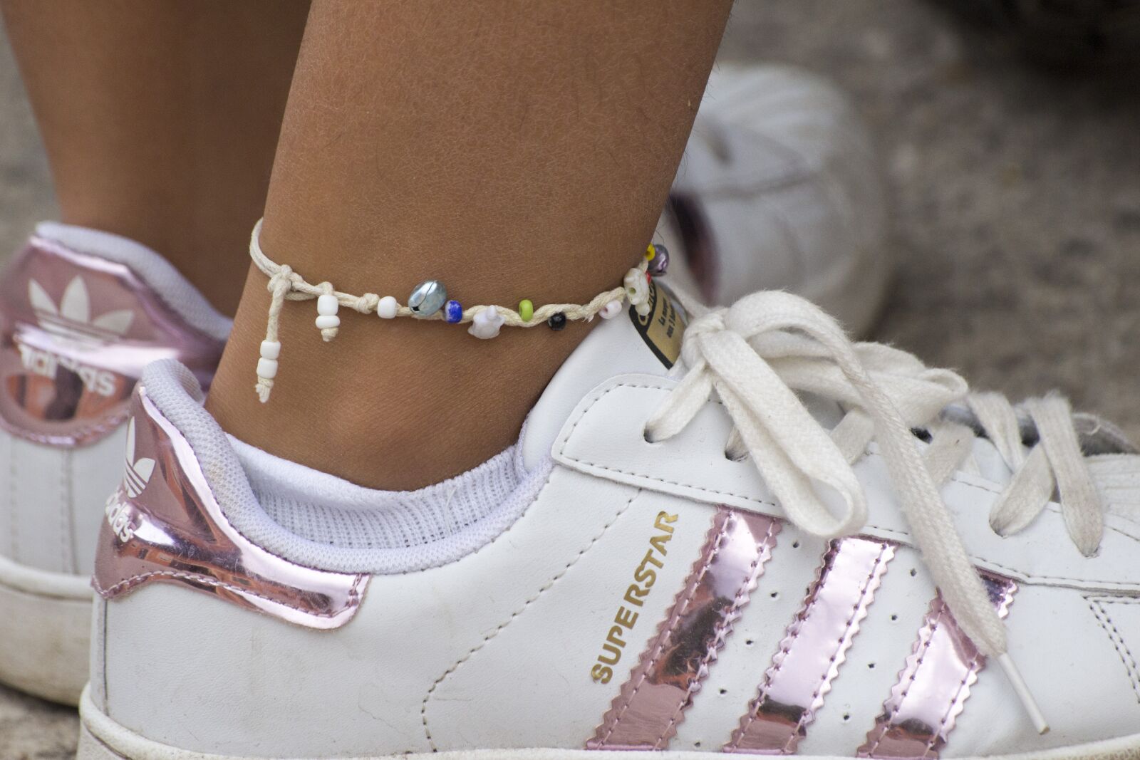 Canon EOS 100D (EOS Rebel SL1 / EOS Kiss X7) sample photo. Bracelet, foot, ankle photography