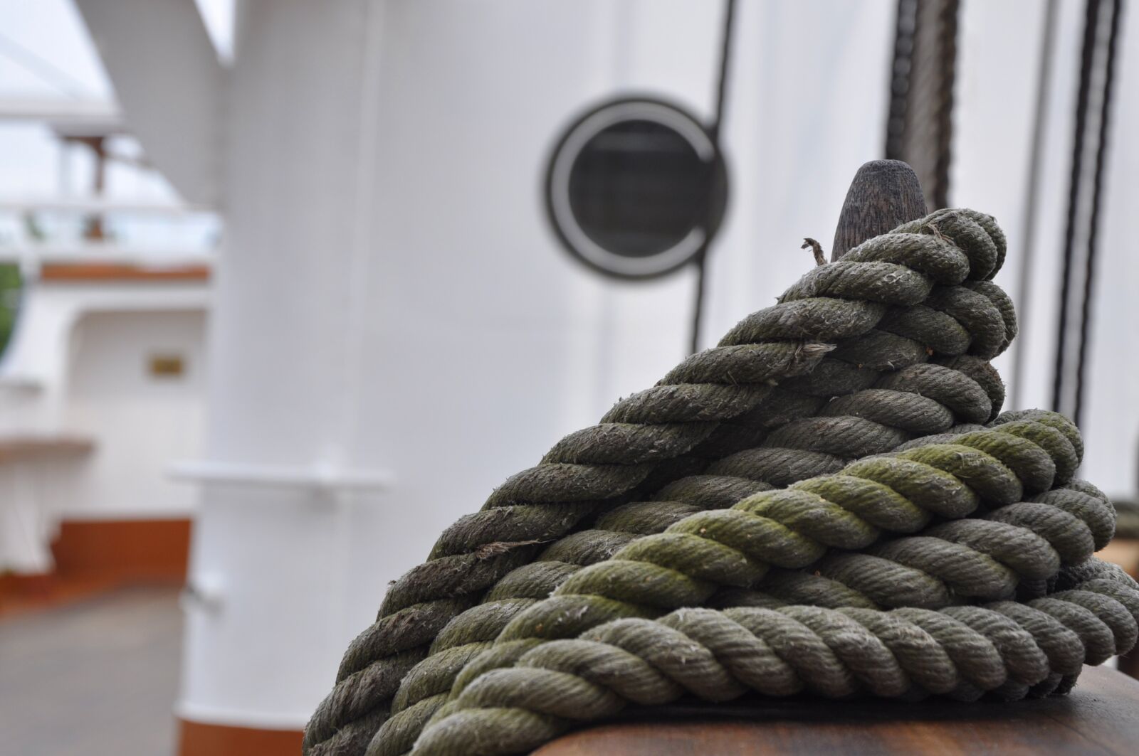 Nikon D90 sample photo. Rope, sea, ship photography