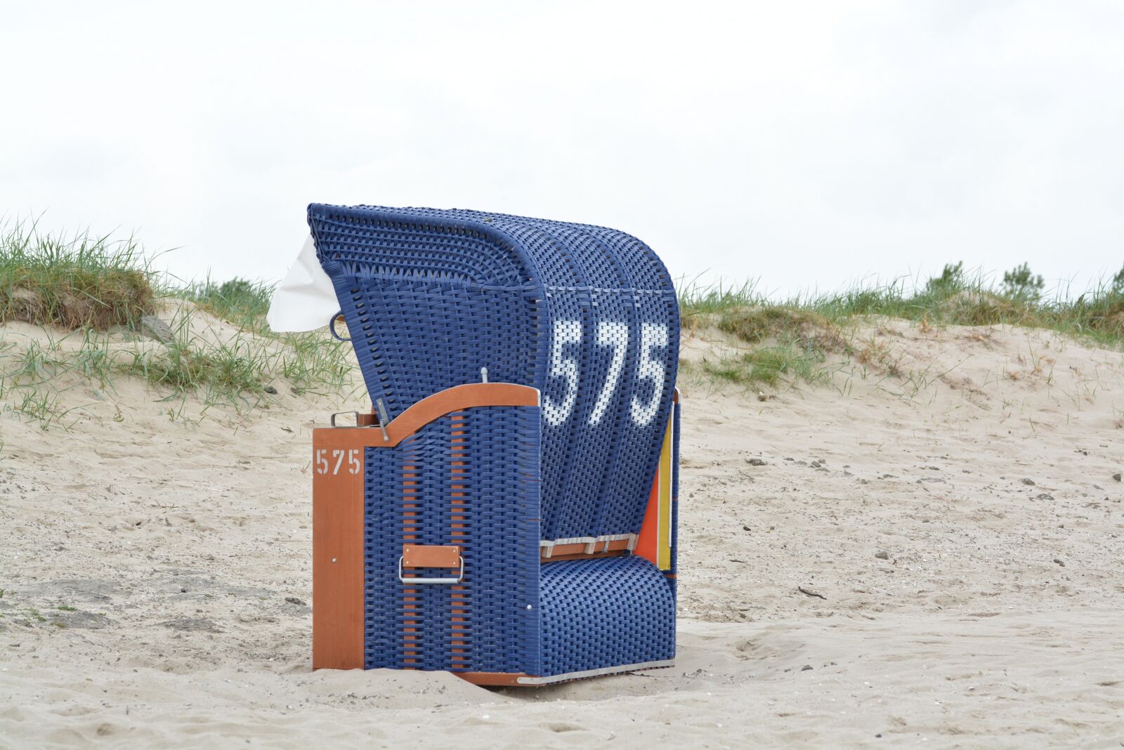 Nikon D5200 sample photo. Beach chair, basket, beach photography