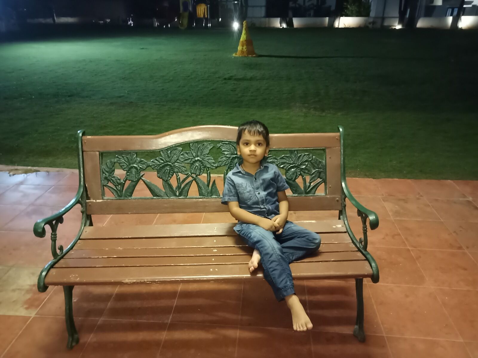 OPPO Realme 1 sample photo. Child, bench, boy photography