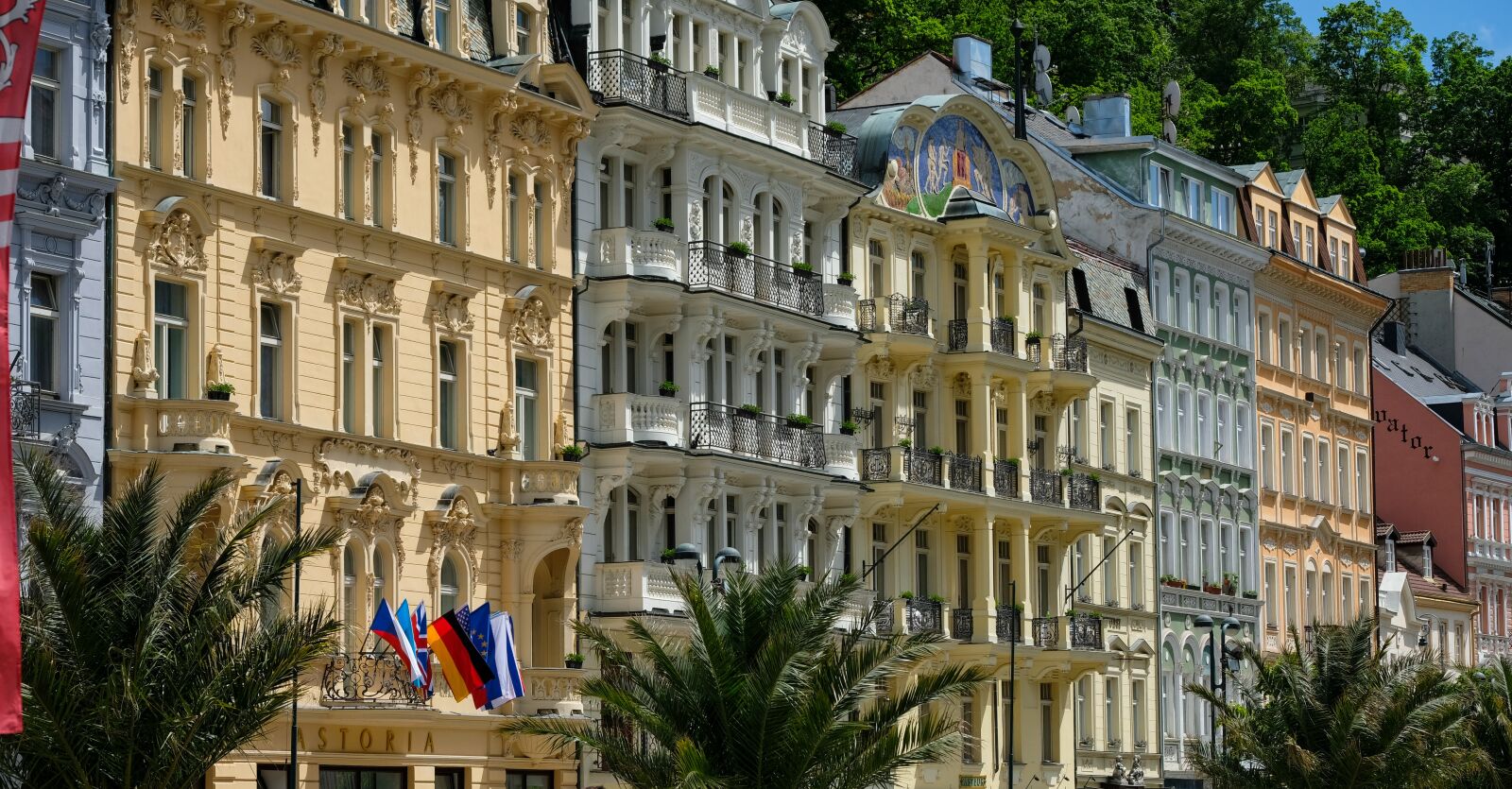 Fujifilm X-T2 + Fujifilm XF 55-200mm F3.5-4.8 R LM OIS sample photo. Karlovy vary, historic center photography