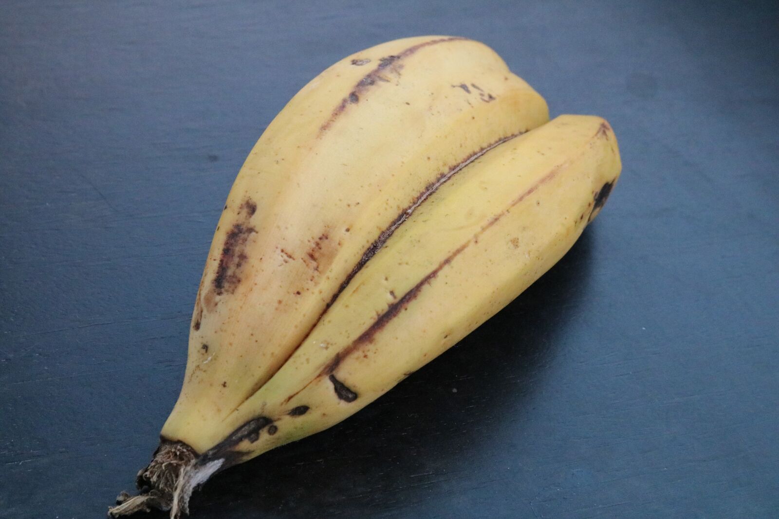 Canon EOS 750D (EOS Rebel T6i / EOS Kiss X8i) sample photo. Comanche, fruit, banana photography