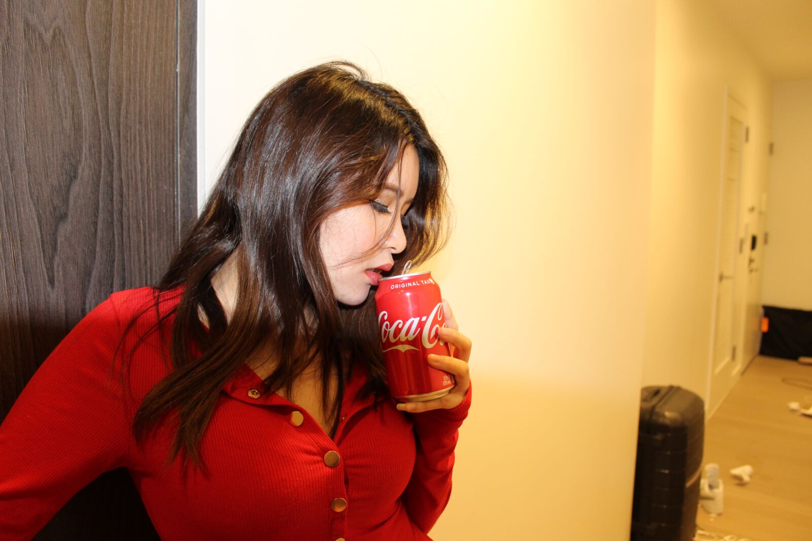 Canon EOS 1300D (EOS Rebel T6 / EOS Kiss X80) sample photo. Red, woman, girl photography