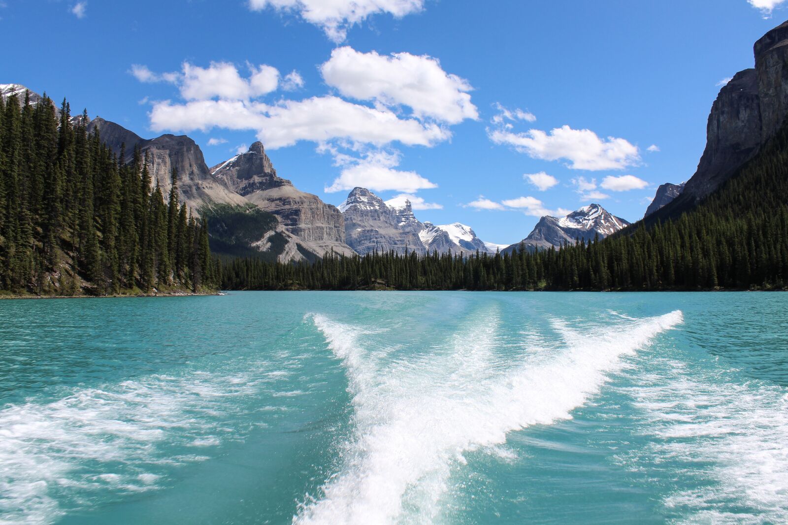 Canon EOS 600D (Rebel EOS T3i / EOS Kiss X5) sample photo. Maligne lake, glacier, wake photography