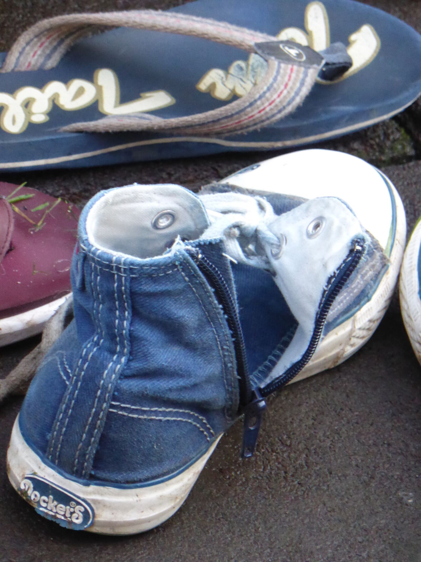 Panasonic DMC-TZ41 sample photo. Shoes, sneakers, sports shoes photography